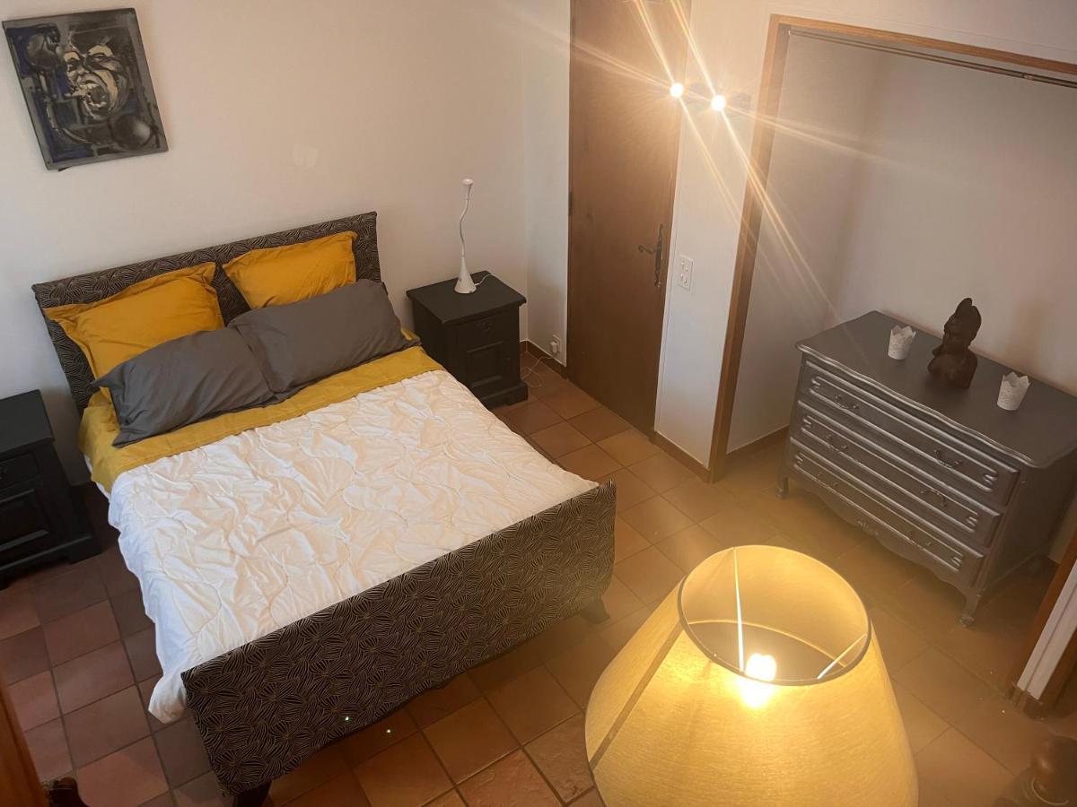 Le Mazet De Choubouloute Bed & Breakfast Saint-Gilles  Exterior photo