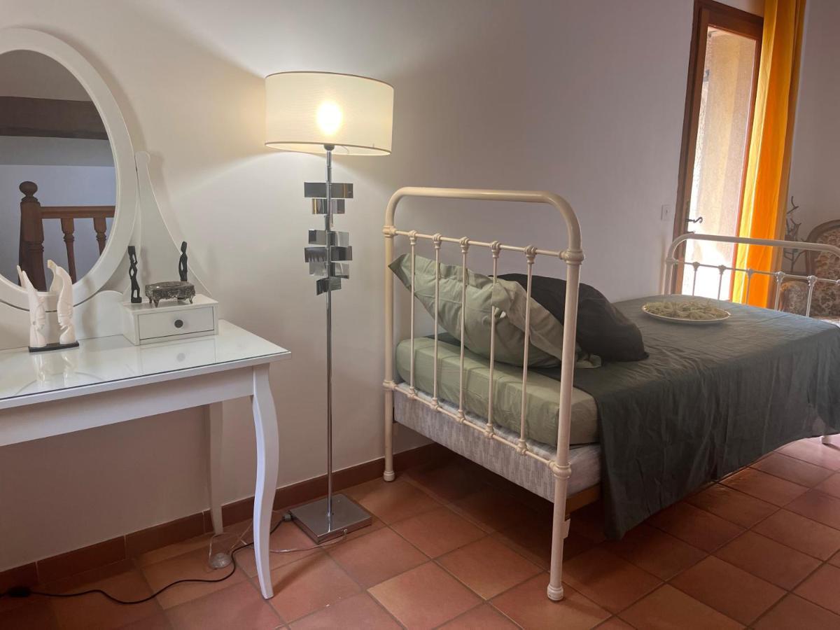 Le Mazet De Choubouloute Bed & Breakfast Saint-Gilles  Exterior photo