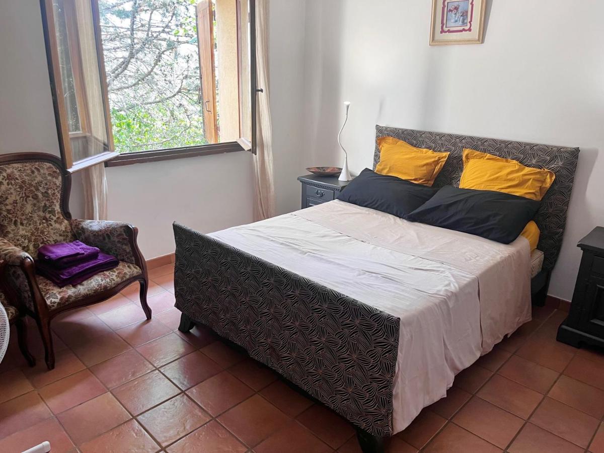 Le Mazet De Choubouloute Bed & Breakfast Saint-Gilles  Exterior photo